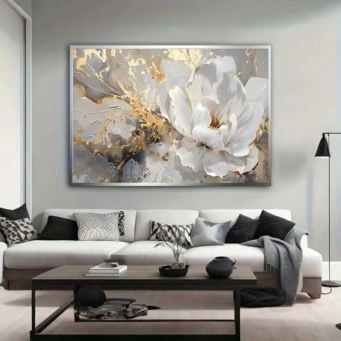 fleurs blanches et dorées